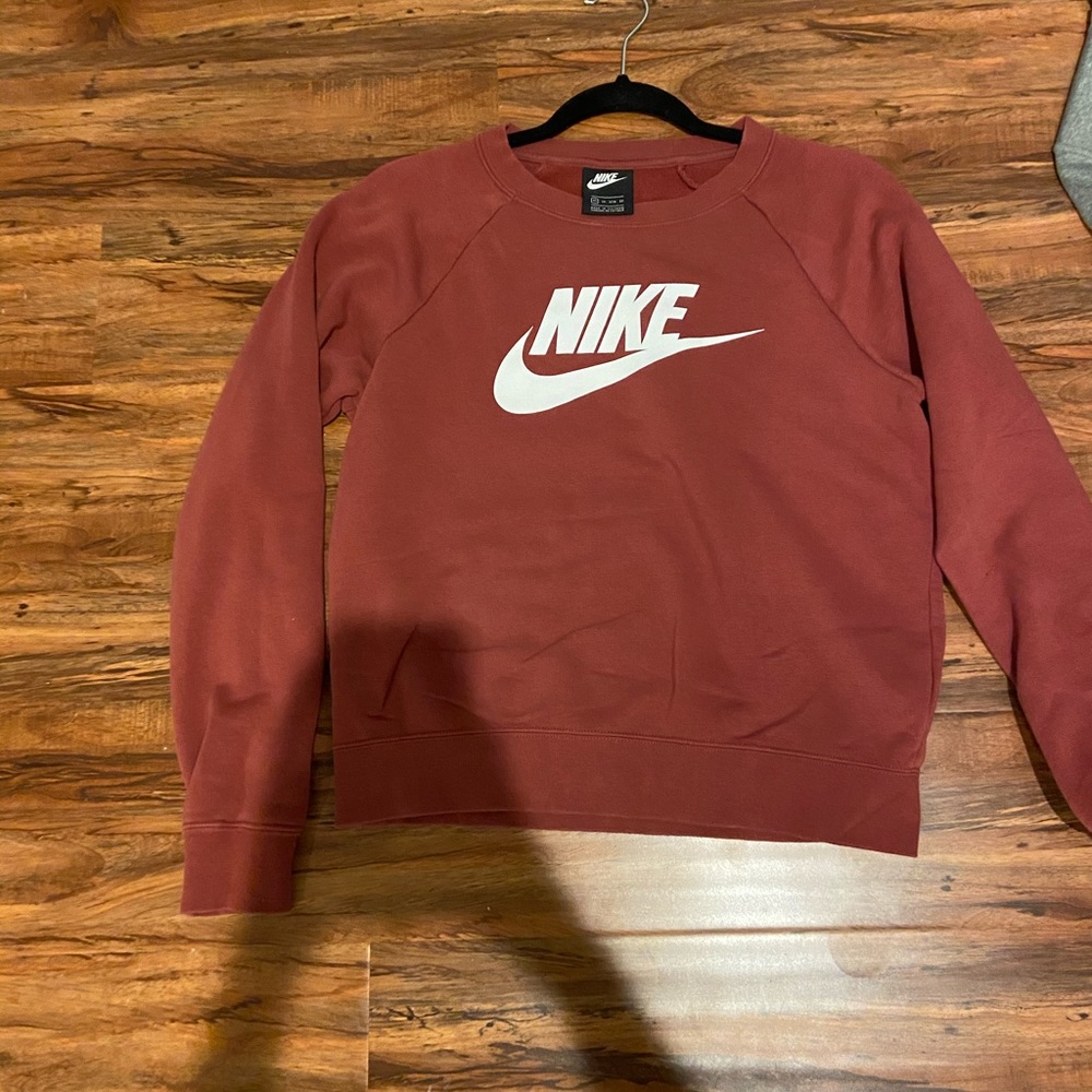 nike sweatshirt